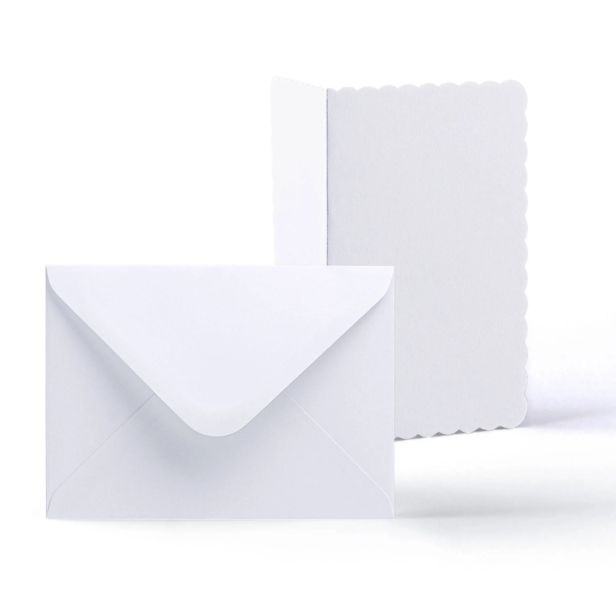 Witte kaarten en enveloppen met golvende rand – verpakking - Image 13