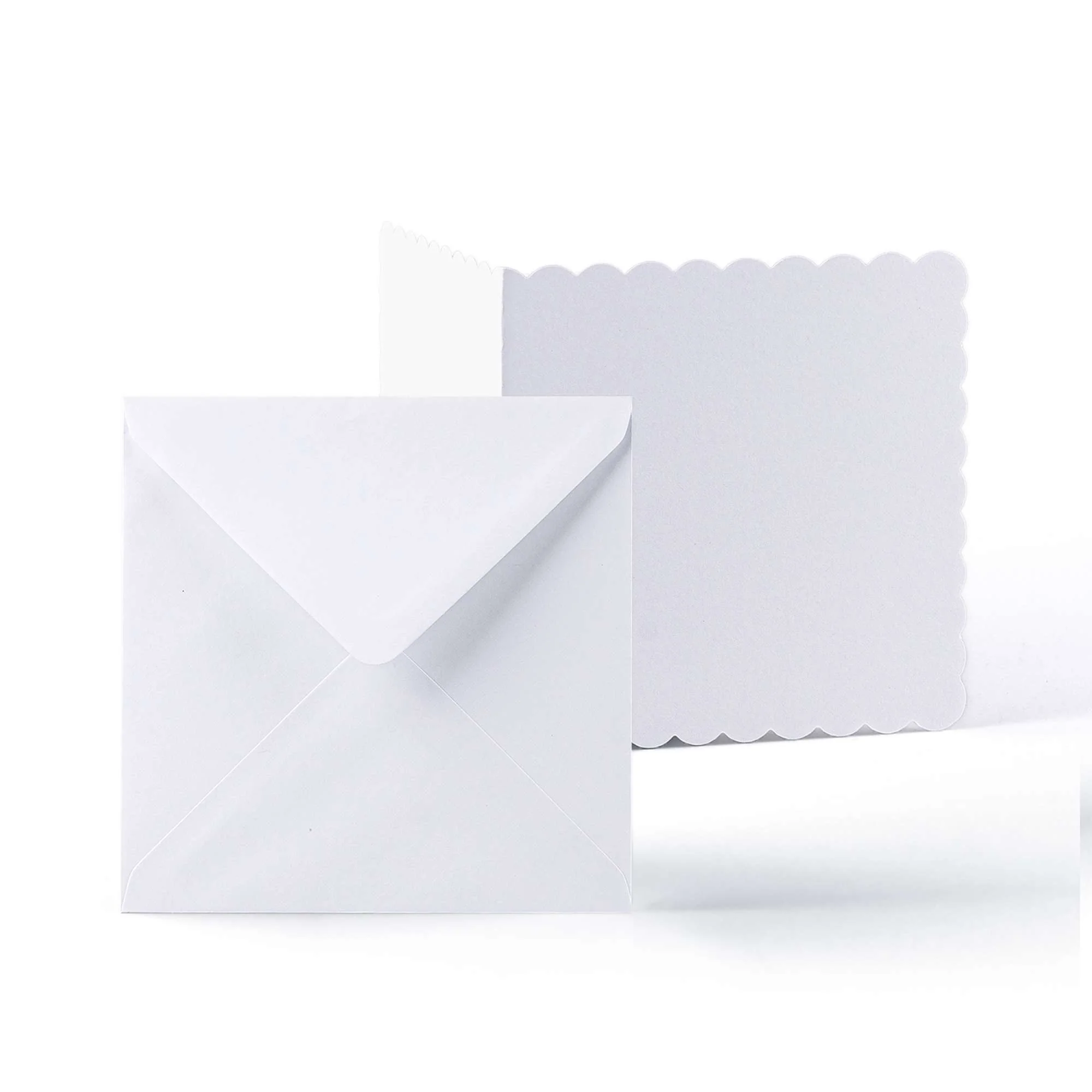 Witte kaarten en enveloppen met golvende rand – verpakking - Image 17