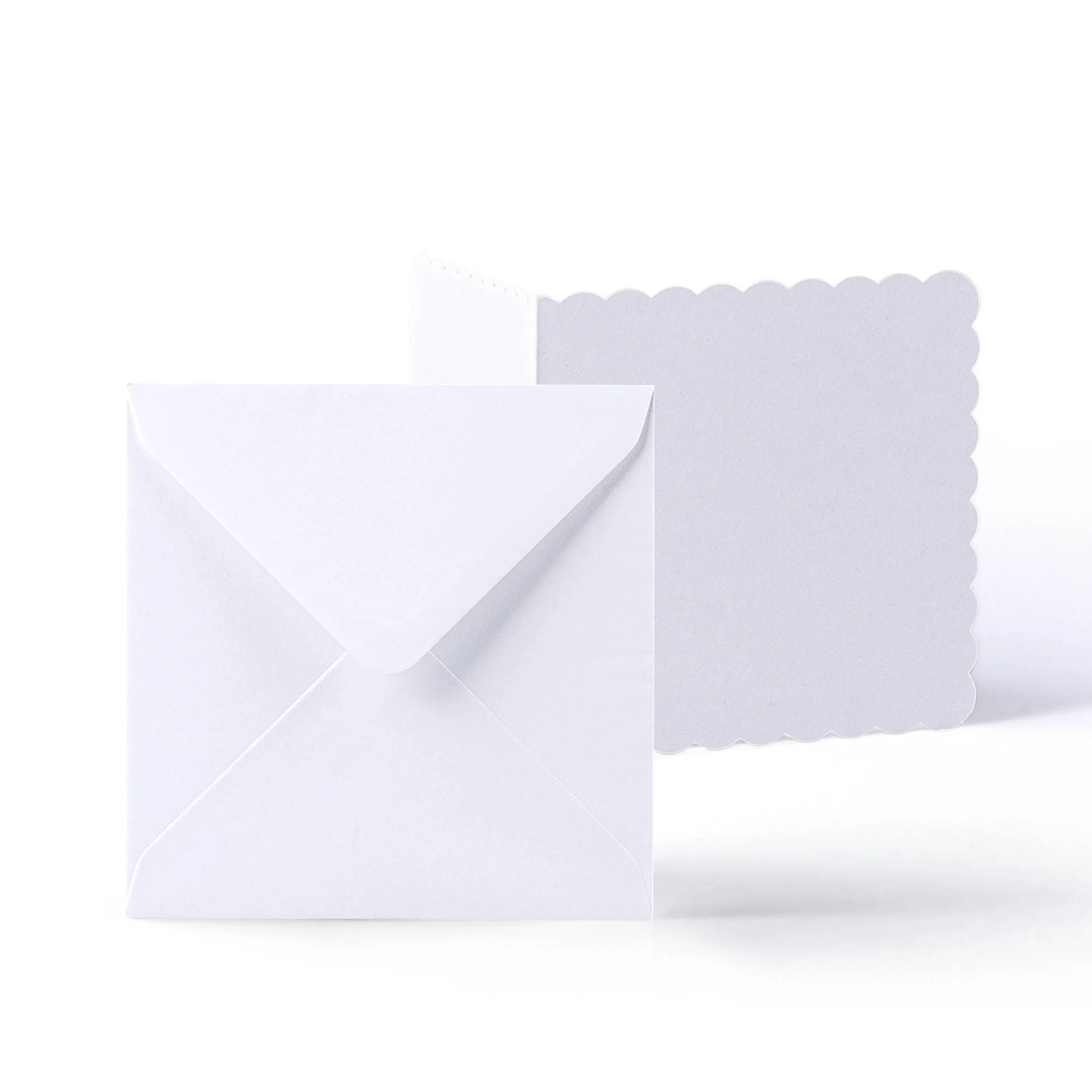 Witte kaarten en enveloppen met golvende rand – verpakking - Image 9