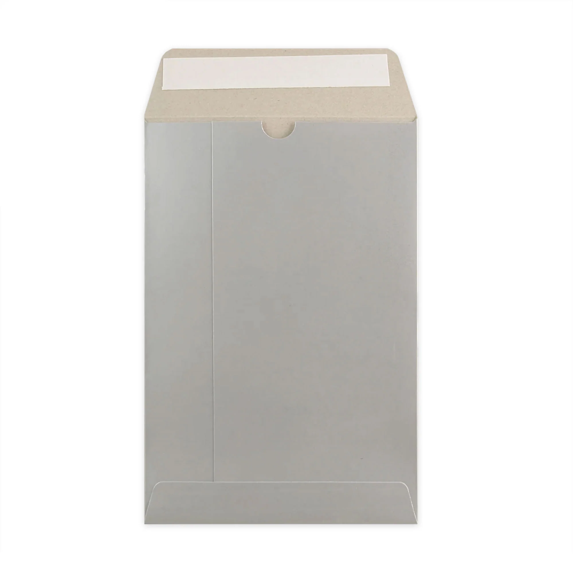 Zilverkleurige envelop van stevig karton 235x162 mm